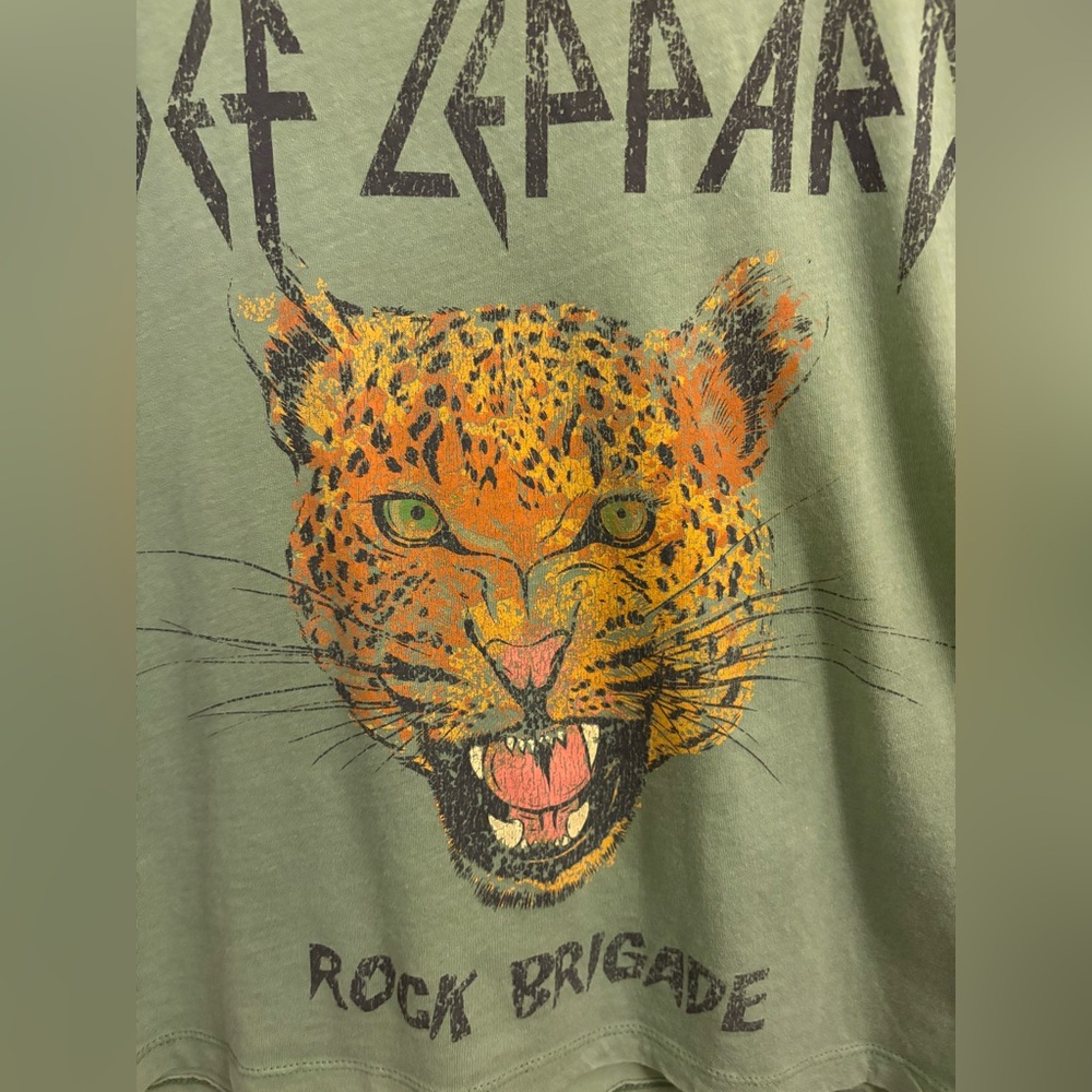Def Leppard Graphic T-Shirt - Picture 3 of 4